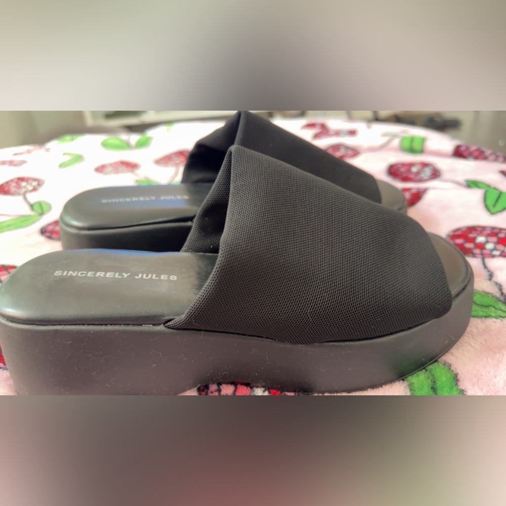 NWOT Sincerely Jules Black Platform Slides
